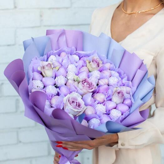 Букет из клубники в шоколаде с розами, фиолетовый 💜🤍 красивый с цветами