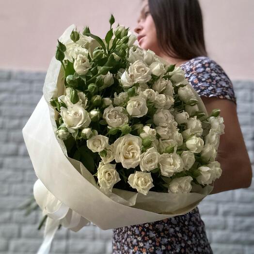 Букет из белых кустовых роз 9шт