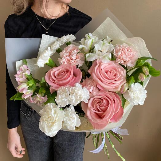 Букет с розой и диантусом