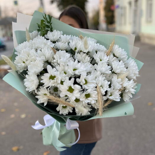 Букет из ромашковой хризантемы