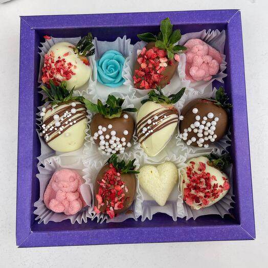 Chocolate-covered strawberry box "Sweet Tooth"