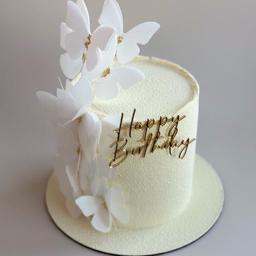 Бисквитный торт с вафельным декором