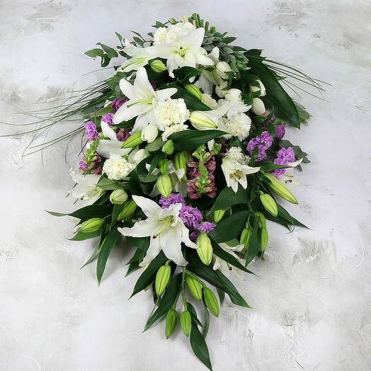 Траурная композиция из лилий