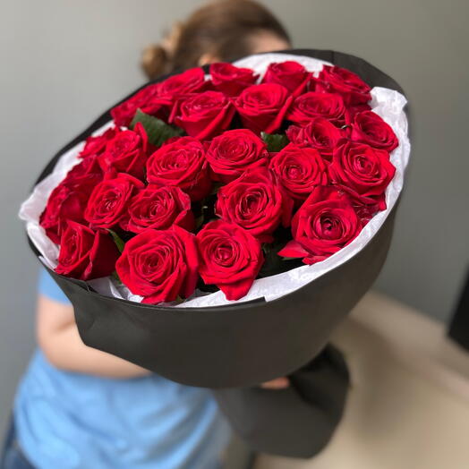Красные бархатные розы red naomi 🌹
