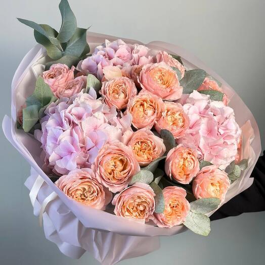 Gorgeous pink hydrangeas with peach peony-shaped roses