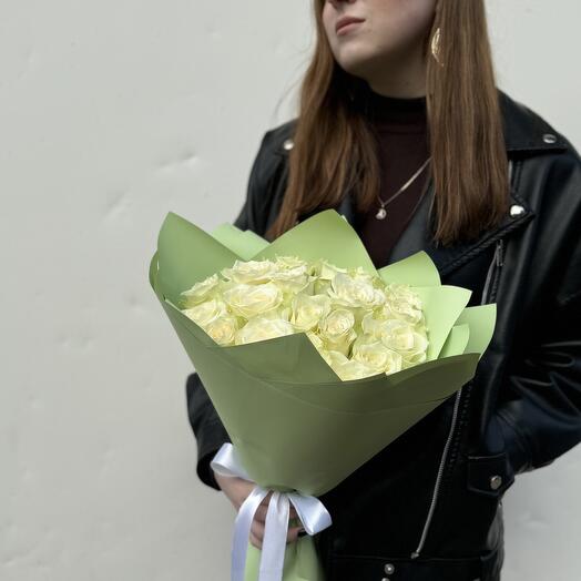 Букет из 19 белых роз нежный