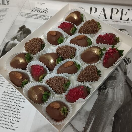 Strawberries in milk chocolate