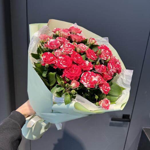 Кущові троянди карамель