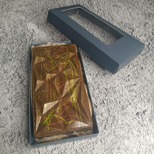 Chocolate de Dubai con caras dibujadas a mano