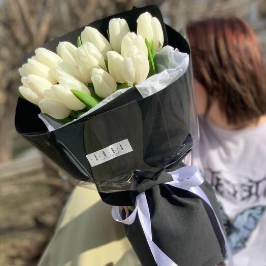 Тюльпаны белые