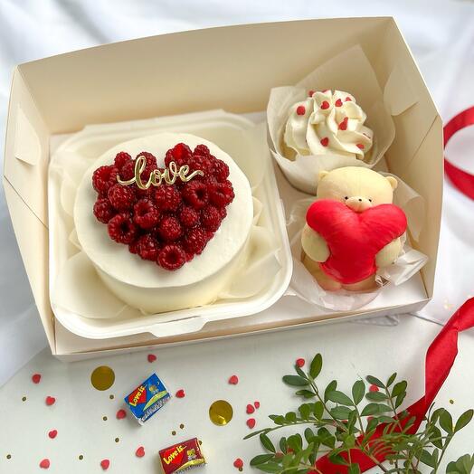 Праздничный набор с сердечком из мармеладной малинки, топпером love и шоколадный мишка с сердцем на день влюбленных , 14 февраля