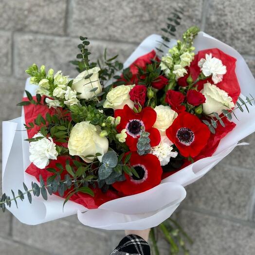 Анемоны, розы , красный букет 14 февраля