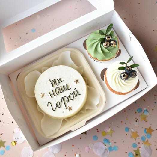 Набор на 23 февраля Бенто-торт «Ты наш герой» и 2 капкейка