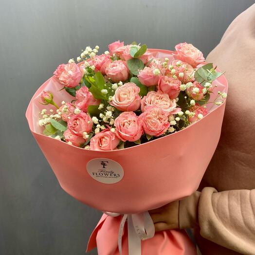 Bouquet of 5 pink bush roses with eucalyptus and gypsophila