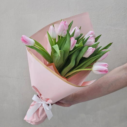 10 pink tulips