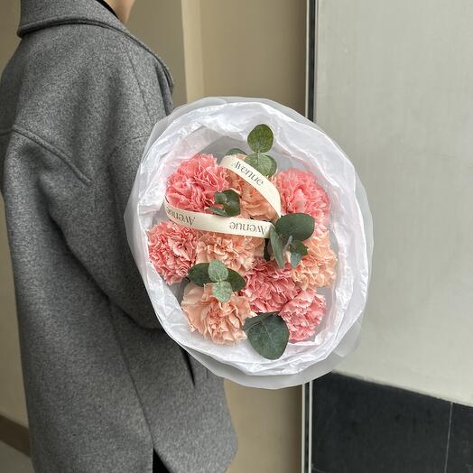 Удиви ее💓🎁Букет из 9 розовых диантусов и эвкалипта с доставкой по Перми