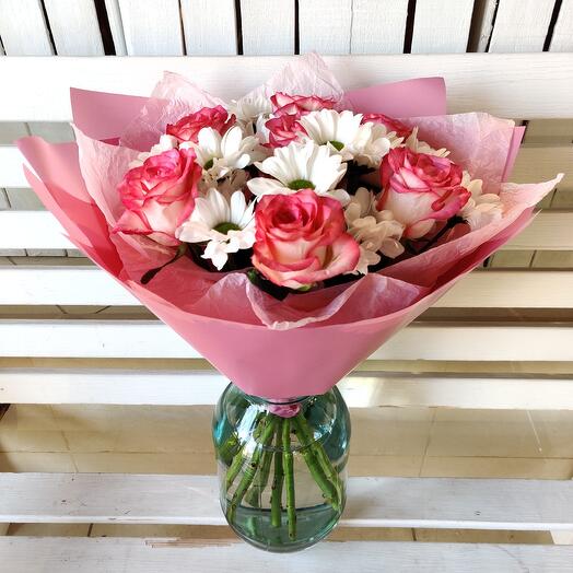 Bouquet of pink roses and chrysanthemums