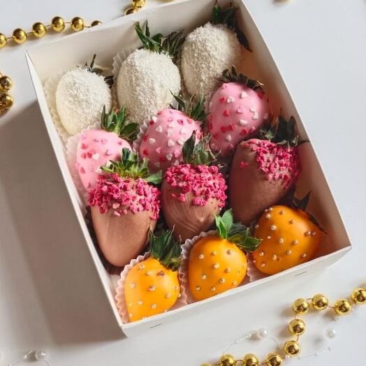 Set of strawberries in chocolate 12 pcs 1