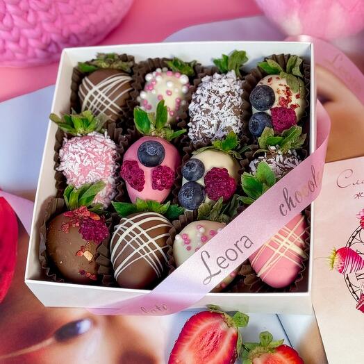 Клубника в Шоколаде 9-16 шт. Бельгийский шоколад Callebaut. Подарочный набор 1075. Leora chocolate