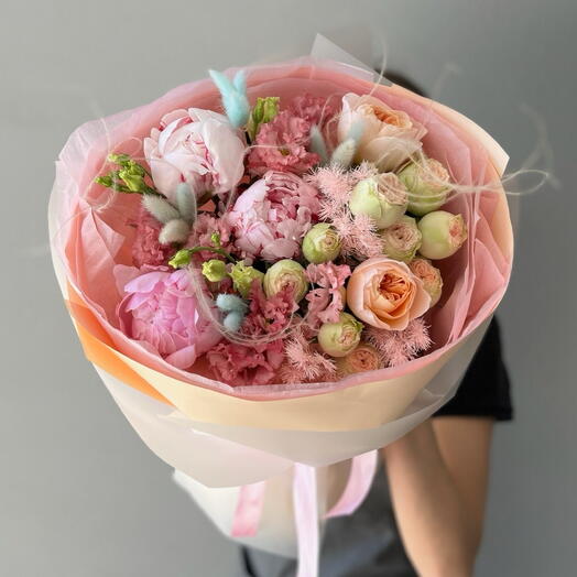 Нежный букет «Акварель» с  пионами Сара Бернар и пионовидными розами