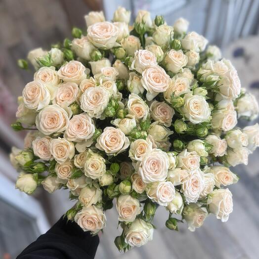 Букет из 25 кустовых роз