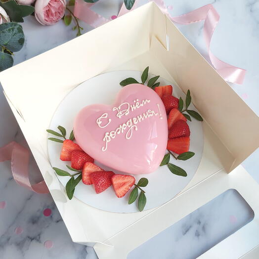 💖Муссовый торт Сердечко, украшен свежей клубникой🍓 и надписью С Днём рождения! (можно поменять на любую Вашу надпись)