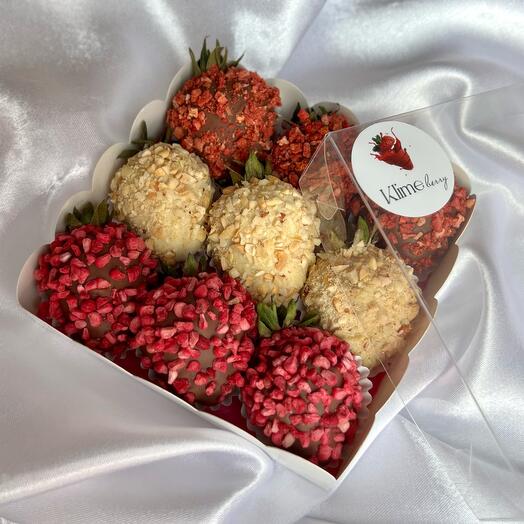 Strawberries in chocolate "Classic" 9 pcs
