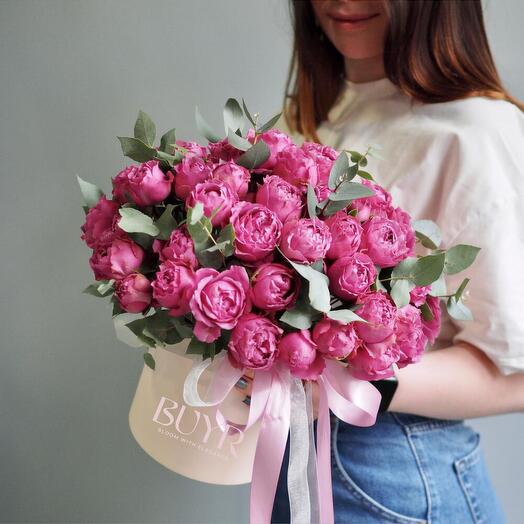 Облако нежности с пионовидной кустовой розой