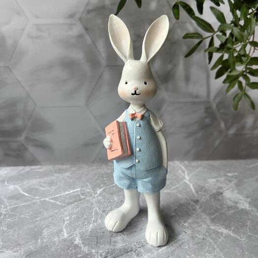Зайчик с книгой