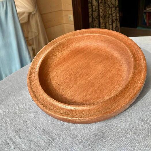 Деревянная тарелка. Ручная работа