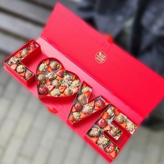 Набор клубника в шоколаде в премиум коробочке Love подарок