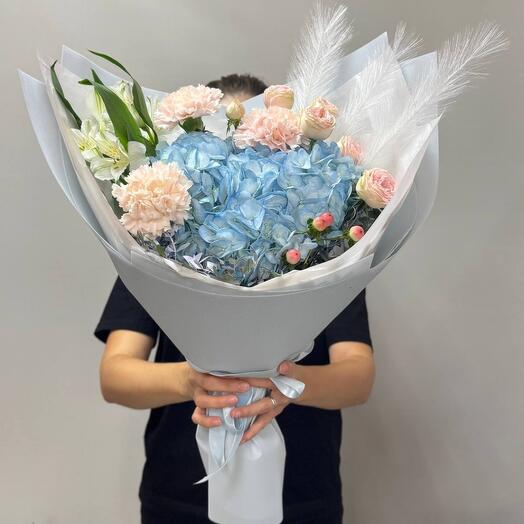Bouquet with hydrangea and pionrose