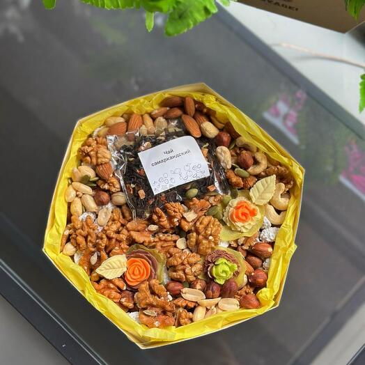 Шестигранник с орехами