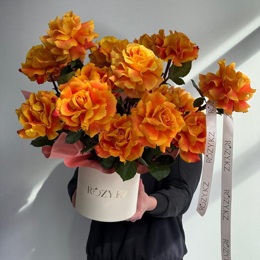 Композиция из 17 роз в коробке