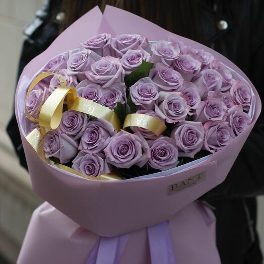 35 роз сиреневых