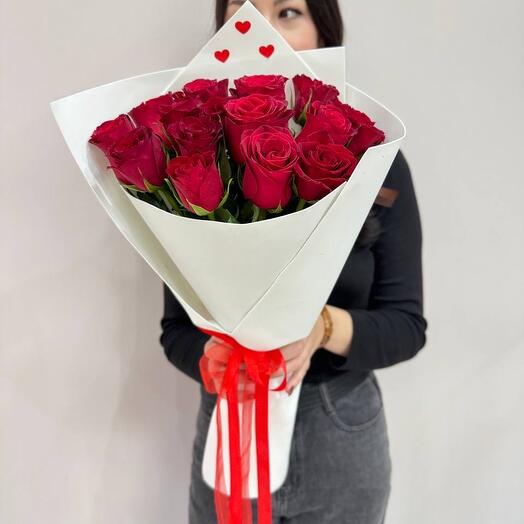 Буке роз в романтичной упаковке