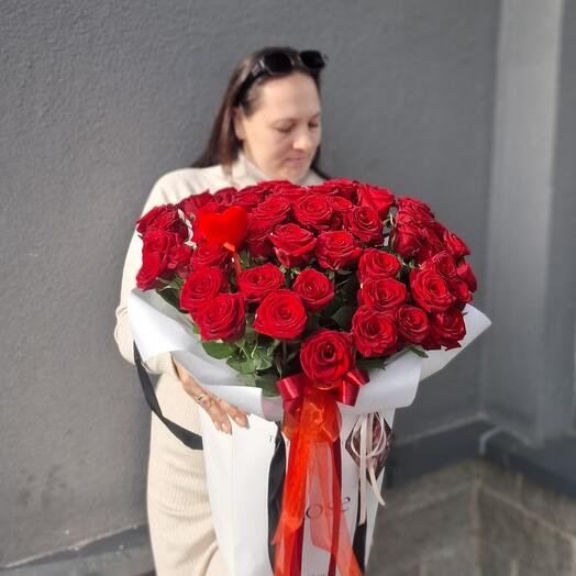51 роза в коробке