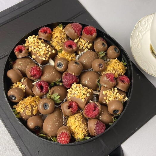 Бокс с ягодами в шоколаде