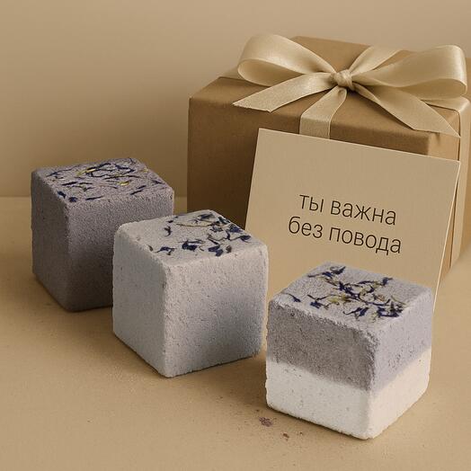 SOLACE Набор подарочный бомбочек для ванны (3 шт) с солью, шиммером и сухоцветами в коробке. Ароматы: Смородина, Лаванда, Сирень