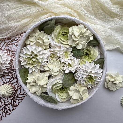 Hatbox with marshmallows