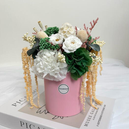 Простоит 1 год! Композиция из живых стабилизированных цветов с амарантом