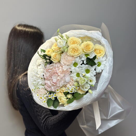 Букет из Роз и Гортензии «Сад и Мёд» 🍯 💐