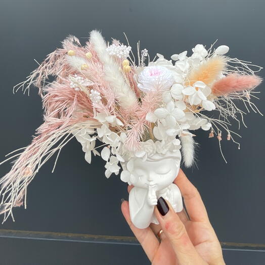 Девочка с цветами