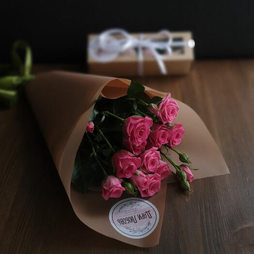 Роза розовая+клубника в шоколаде Комбо