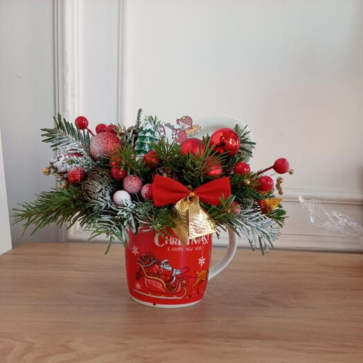Новогодняя композиция в чашке