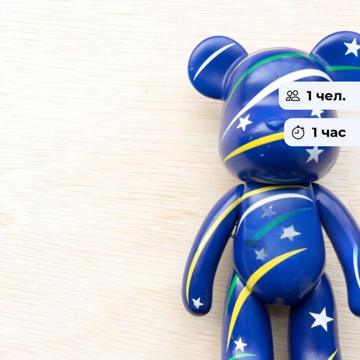 Стильный друг.  Роспись мишки BearBrick в технике флюид-арт