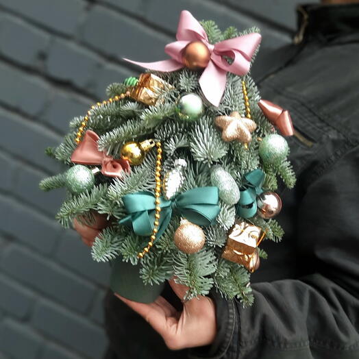 Ёлка новогодняя в керамический бокале