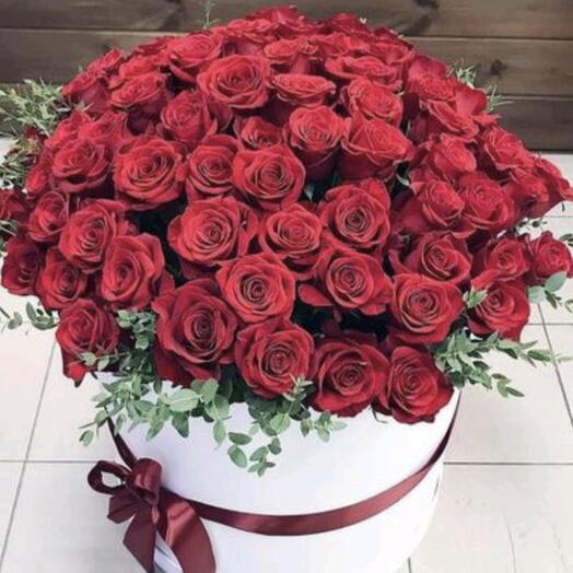 Цветы в коробке ред роз 🌹