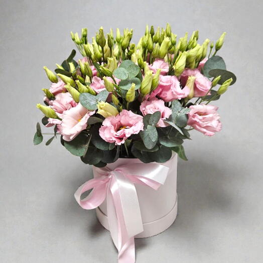 Композиция в коробке Розовая Эустома с Эвкалиптом