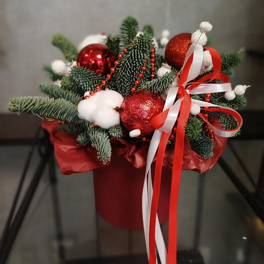 Яркая зимняя композиция